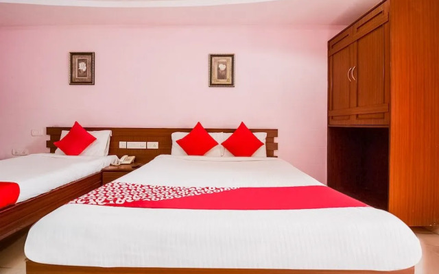 OYO 737 Hotel Manny'S Palace