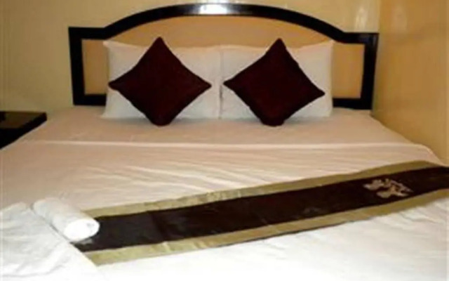Golden Boat Guesthouse