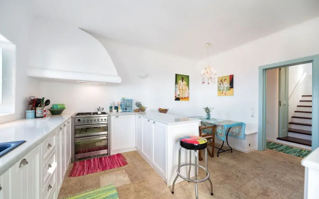Sleeps8-parking-garden-pool-sunsets-barbeque