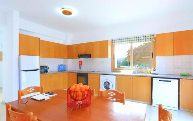 Villa Ira Finiki in Latchi
