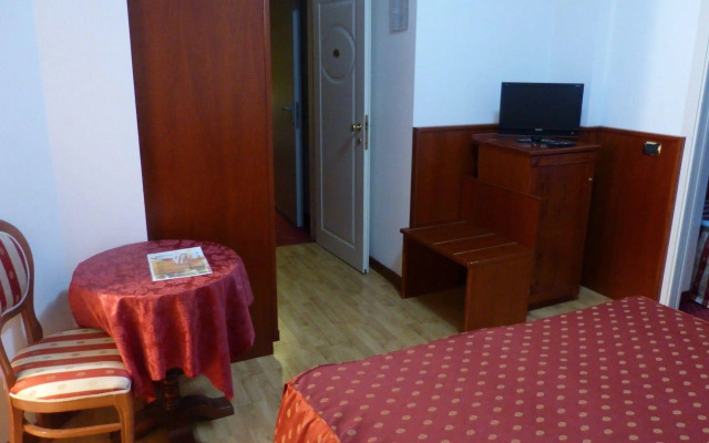 Hotel Joli