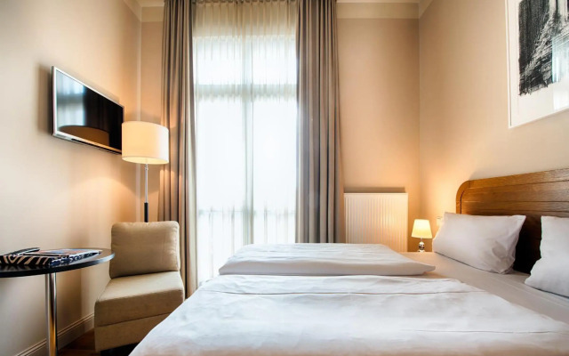 Mondrian Suites Berlin Checkpoint Charlie
