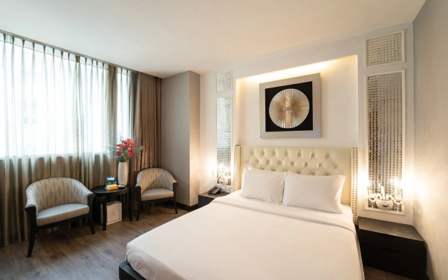 The White Hotel 8A Thai Van Lung