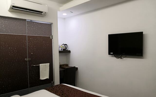 J Suites Hotel