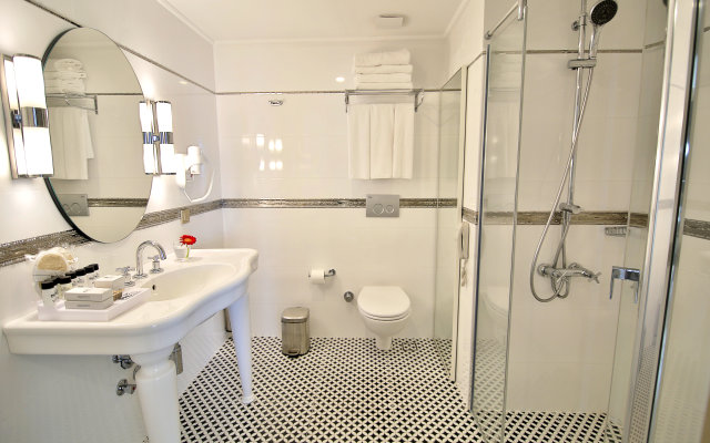 Reo Hotel & Spa