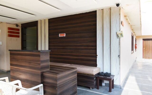 OYO 9727 Hotel Welcome Inn 2