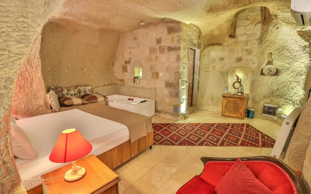 Bedrock Cave Hotel - Adults Only