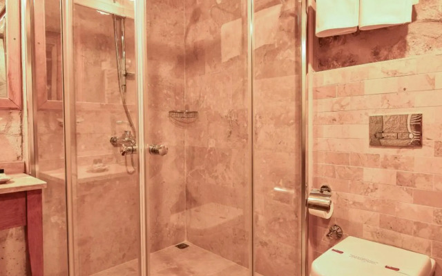 Mosaic Cave Hotel