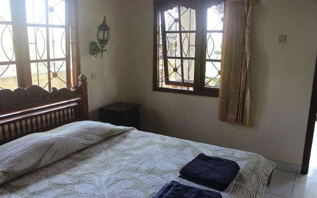 Gustis Garden 2 Guest House