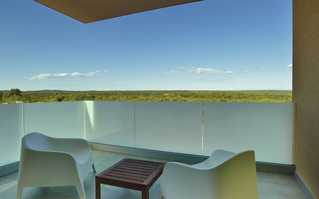Modern Villa in Peroj With Pool and Parasol