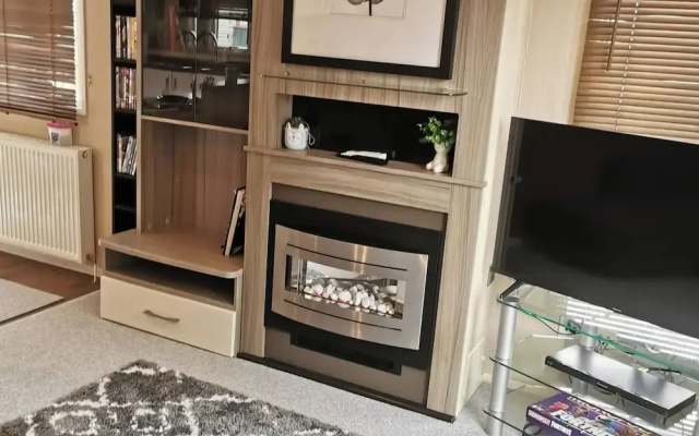 2 Bed Lodge Sleeps 6 -pets Ok -patio -free Parking