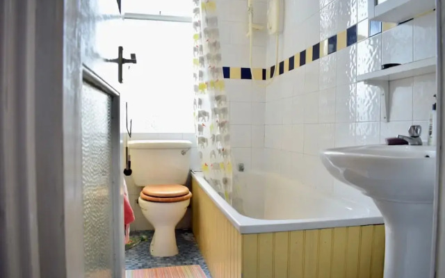 Spacious 2 Bedrooms Apartment by Royal Mile