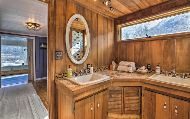 Lake Cabin w/ King Bed, Foodie Kitchen, & Views