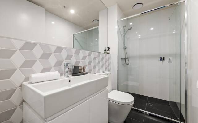 StayCentral - Hawthorn East - Study, 2 Car spaces
