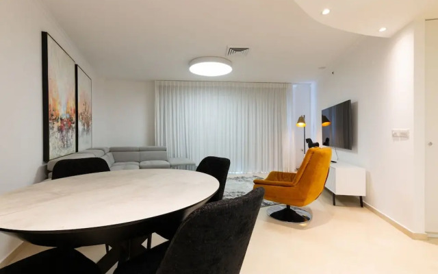 Outstanding Beach Complex W Pool