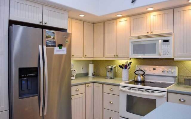 Lakeside Beach House by RedAwning