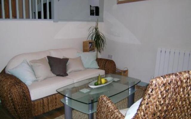 Alston Art Apartments