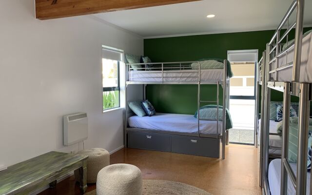 Peppertree Lodge - Hostel