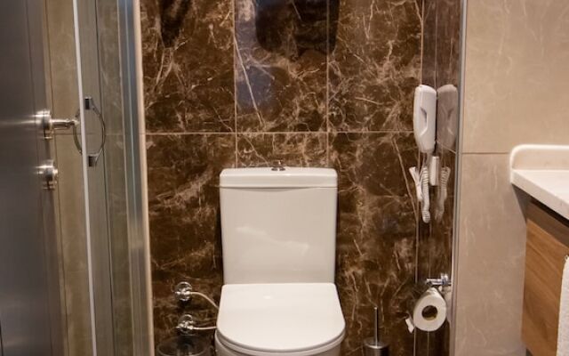 Lake Li̇fe Hotel