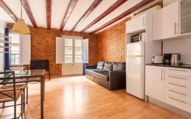Old Town Apartment With Balcony And Wifi