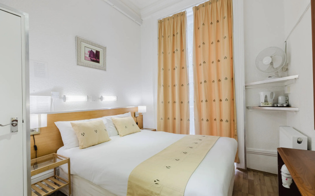 Falcon Hotel