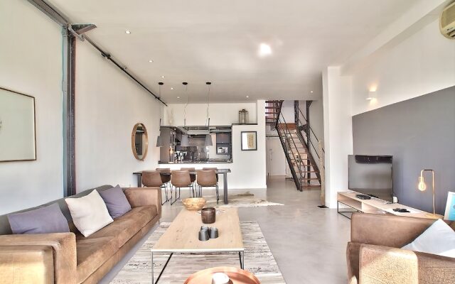 Manhattan Place