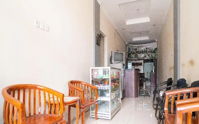 RedDoorz near Universitas Merdeka Malang 2