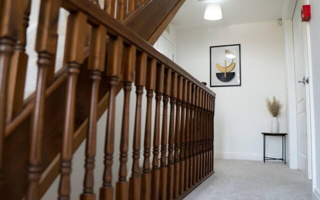 Stunning 6-bed House in Milton Keynes