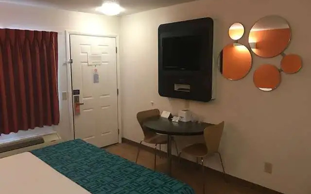 Howard Johnson by Wyndham Lake George