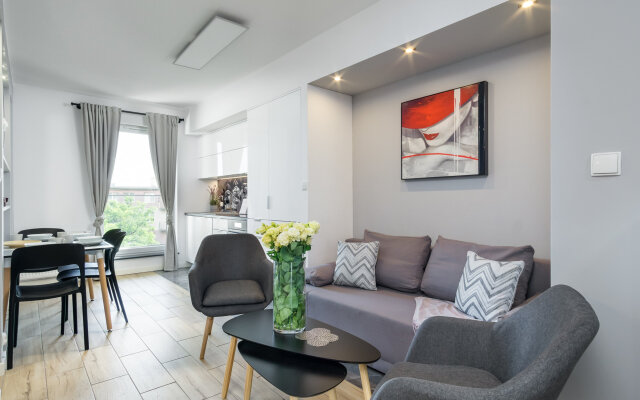 Bright and Sunny 4 Rooms Apartment