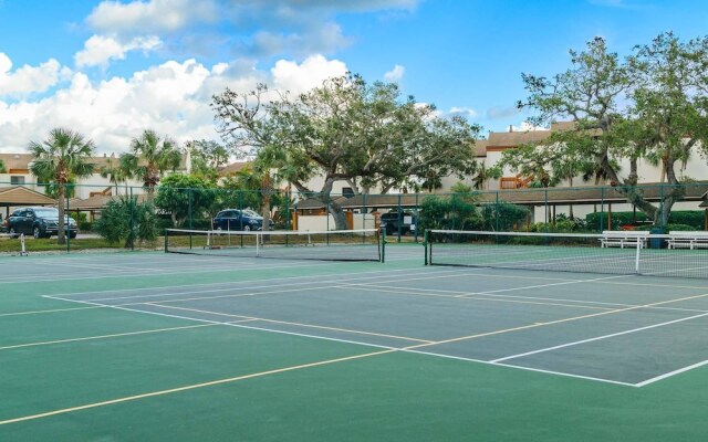 Midnight Cove II Bldg 7: Top Floor With Views