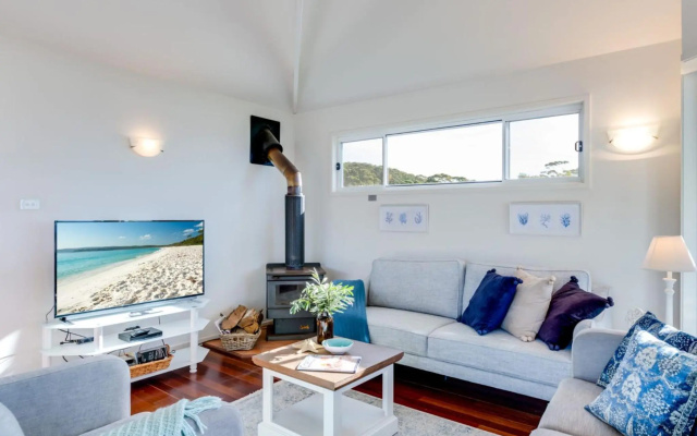 Seascape Cottage at Hyams 4pm Check Out Sundays – Guest Rooms – Hyams Beach