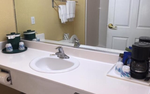 Deluxe 6 Inn & Suites