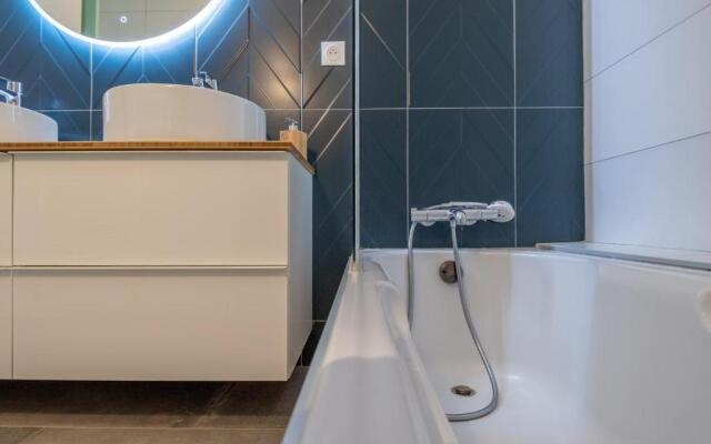 Spacious T3 apartment with a balcony near the old town