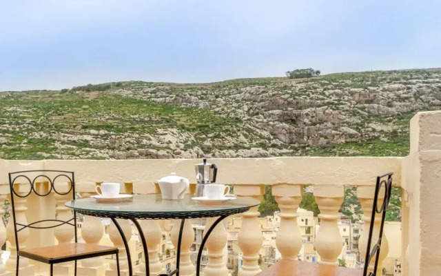 Sea and Cliff Views in a Modern Apt w Terrace