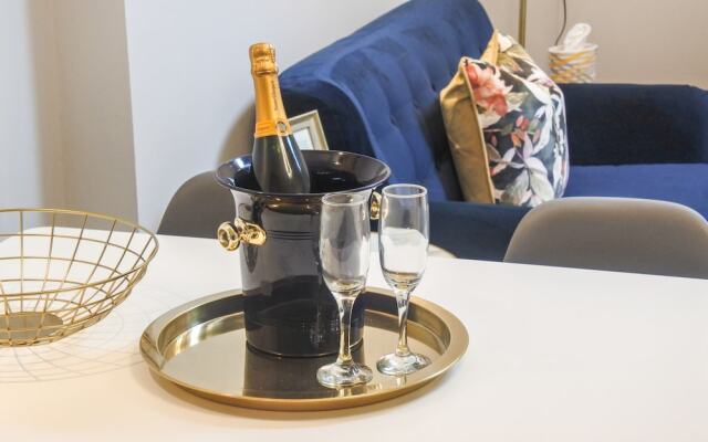 Saxon Rose Apartment