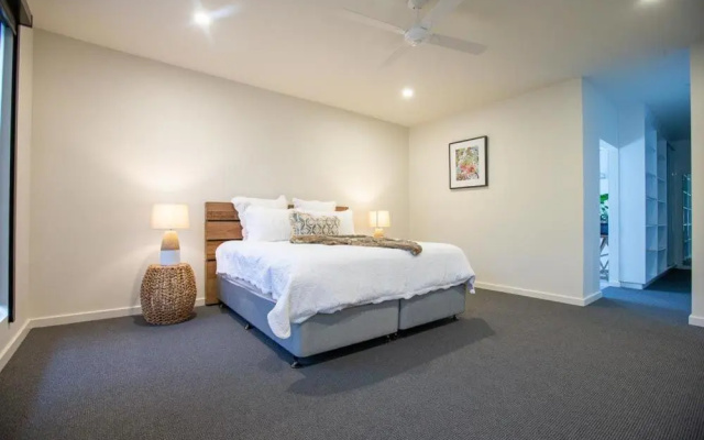 Johnnies – Guest Rooms – Robe