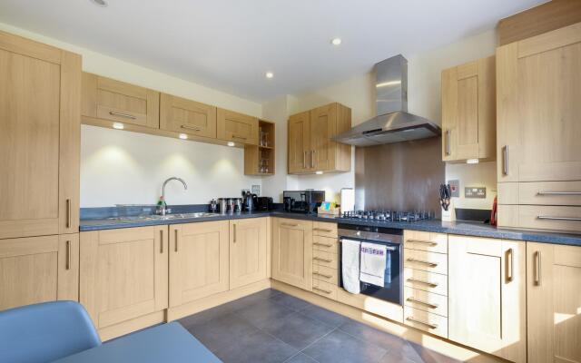 London Heathrow Living Holywell Serviced House D