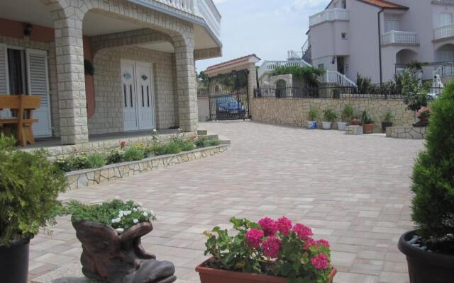 Villa Lily
