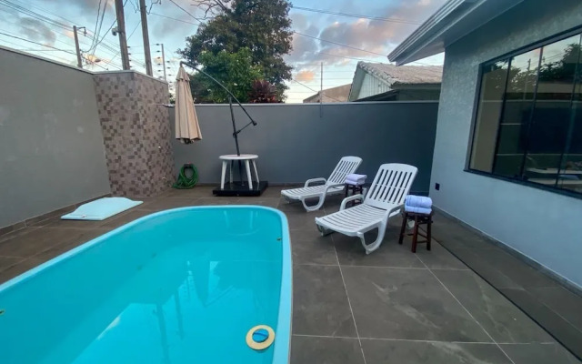 Casa Central piscina e AC para 8 hospede