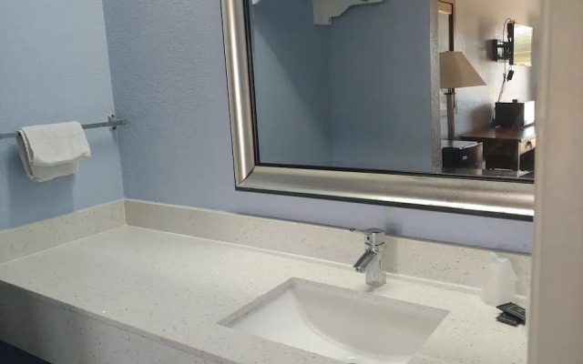 Brooks City Executive Inn
