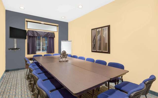 Microtel Inn & Suites by Wyndham Kearney