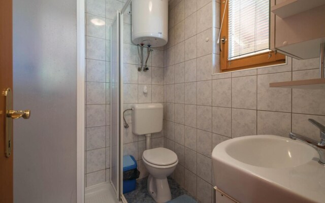 Beautiful Home in Liznjan With Wifi and 3 Bedrooms