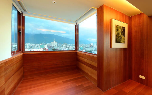 Shiny Ocean Hotel