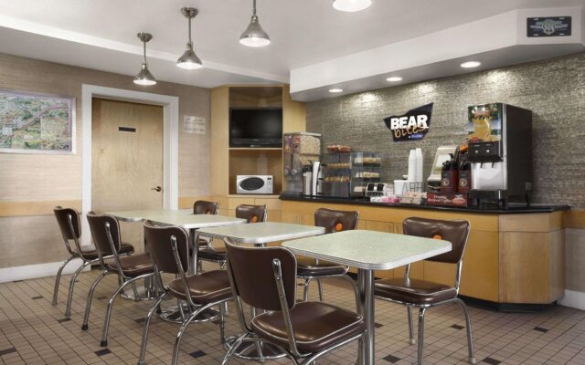 Kings House Motor Hotel