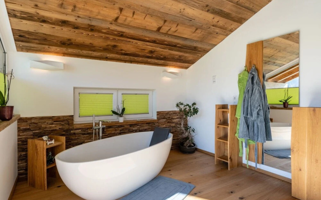 Luxurious Chalet in Neukirchen am Großvenediger With Pool