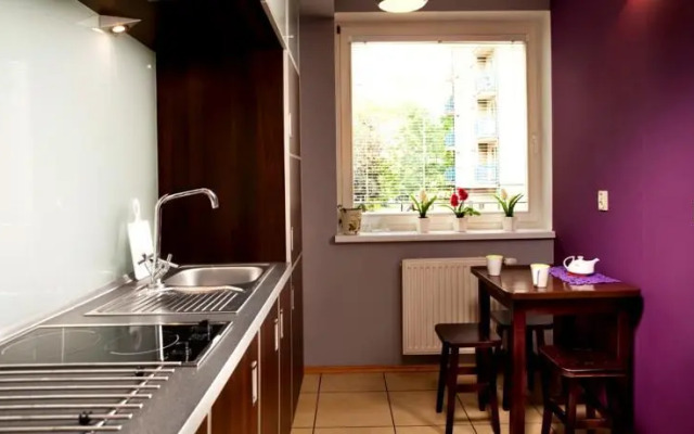 AbsyntApart- Market Square