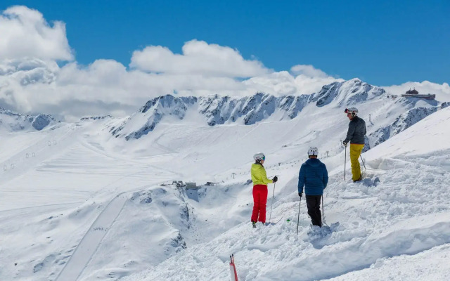 Glacier Hotel Grawand