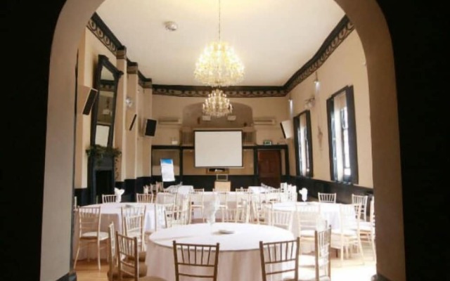 Crown Hotel