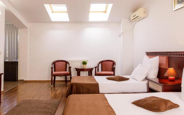 Lira Pacific Aparthotel